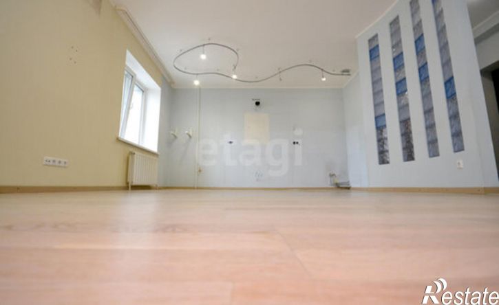 2-комн квартира Республика Саха (Якутия), Якутск, улица Петровского, 25/2